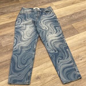 Hollister curvy high rise mom jean 28 (7r)